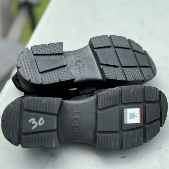 UGG Ashton Strappy Sandal - Picture 6 of 9